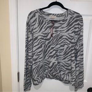 Knox Rose Women’s Pullover Long Sleeve Top Gray Tiger Stripe Print XXL New